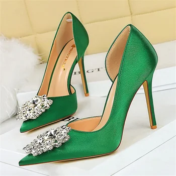 2023 Дамски обувки-лодка на висок ток 7 cm 10,5 см, Зелени Обувки-лодки, Женски сватбени обувки на нисък ток, които са украсени с кристали, Обувки за нощен клуб от копринен сатен с остри пръсти