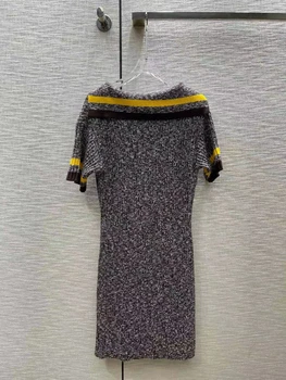 Жена вязаное рокля в проста ивица с V-образно деколте и къси ръкави, нов сезон Пролет-лято 2023 г.