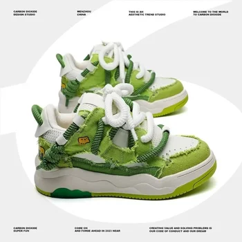 Зелен модерен мъжки обувки Модерен универсален дишаща устойчива на плъзгане, спортни обувки Корея градинска ежедневни обувки на плоска подметка с дебела подметка