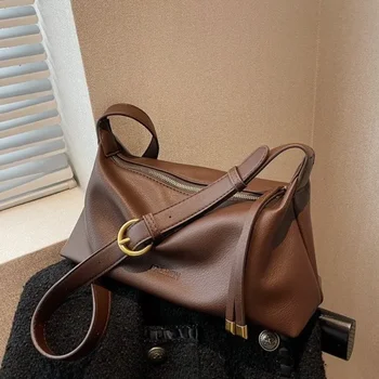Корейската стилна Минималистичная Универсална чанта-възглавници от мека кожа 2024 г., нова однотонная чанта с голям капацитет за подмишниците, чанта през рамо